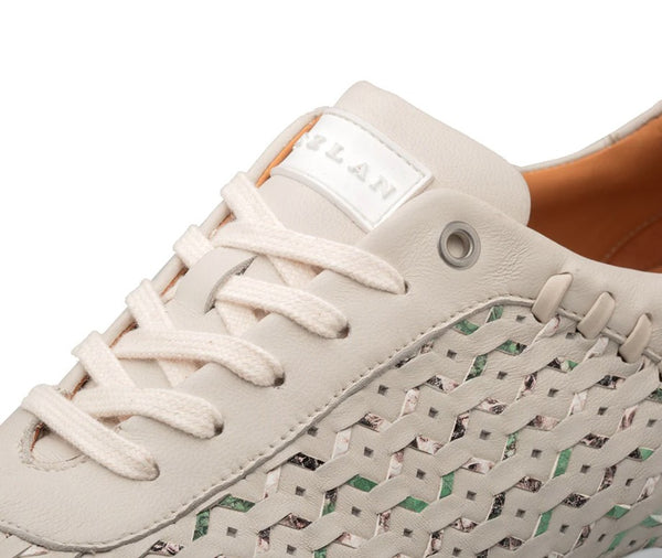 Style: Plata Sneaker