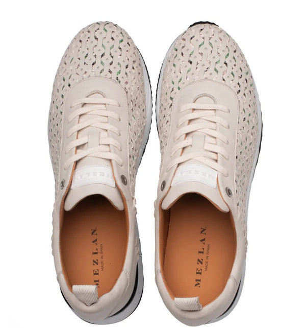 Style: Plata Sneaker