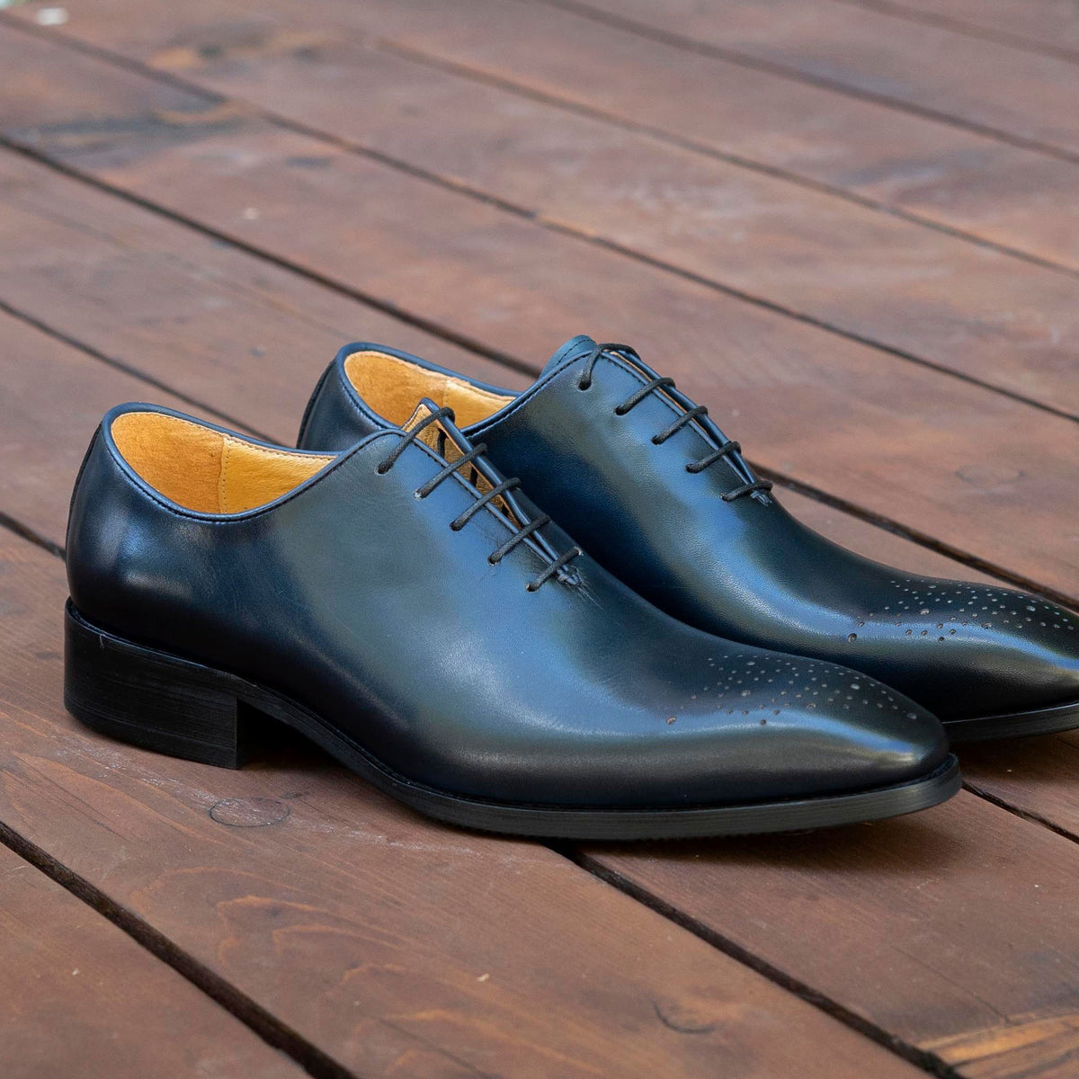 Burnished Calfskin Lace-Up Oxford Navy – C&E Fashions display picture 3