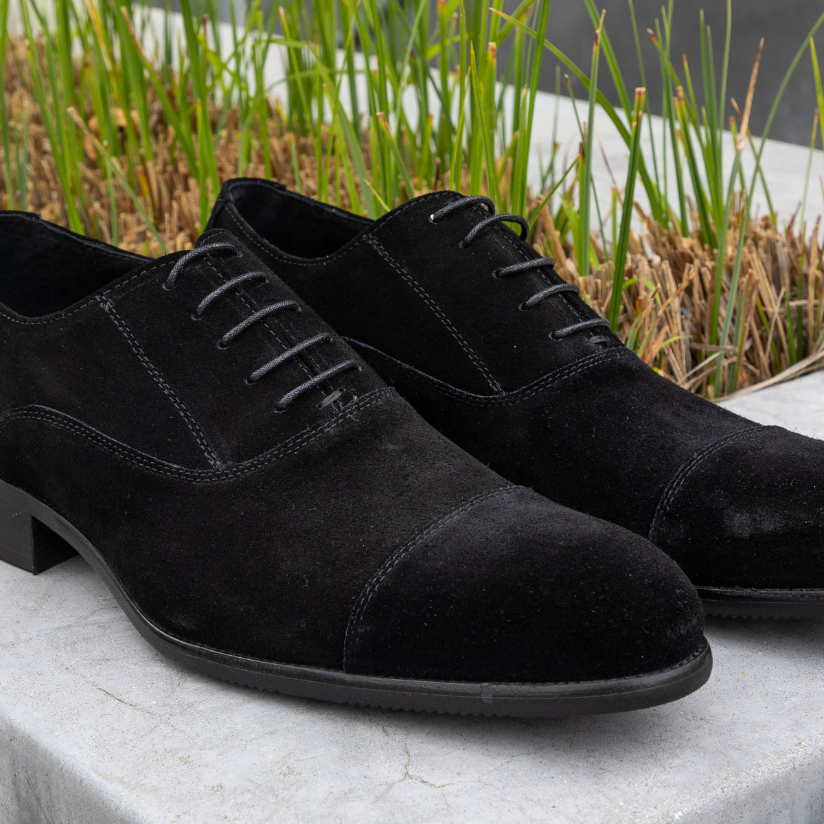 Lace-Up Oxford Black – C&E Fashions display picture 1