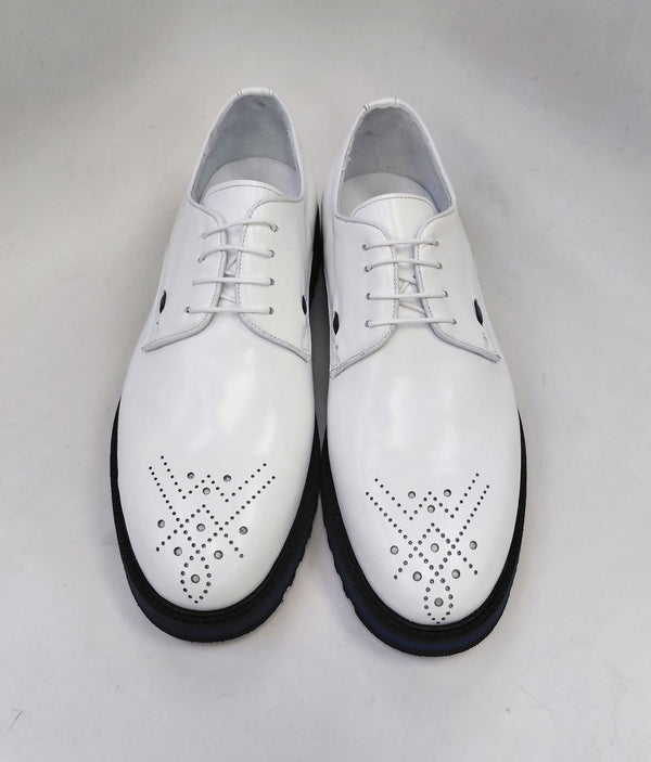 Style: Los Angeles-White/Blue