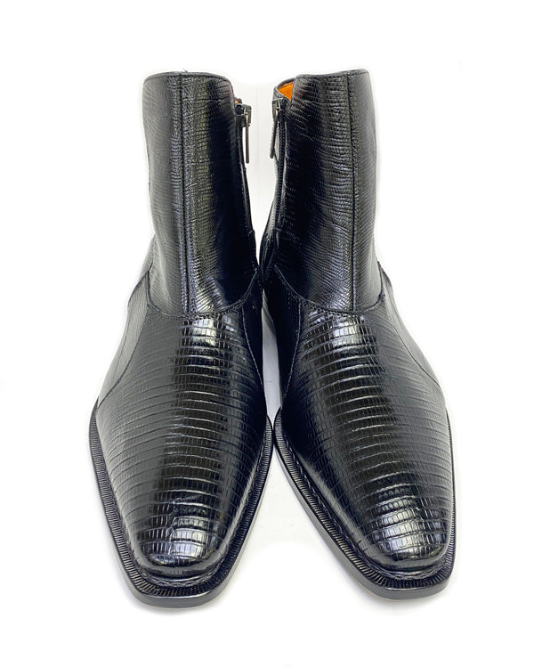 Style: Peninsula-Black