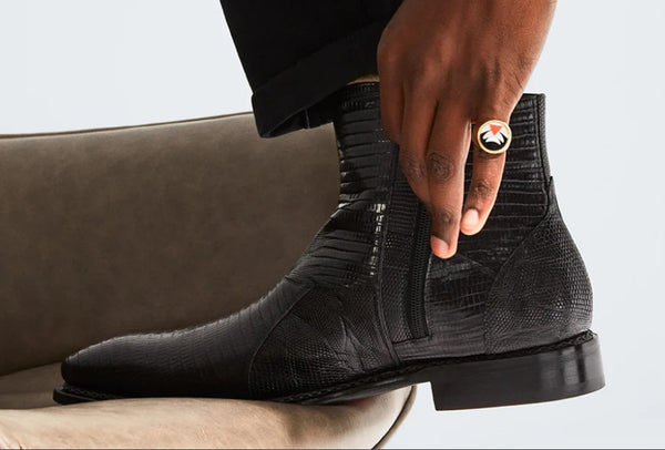Style: Peninsula-Black