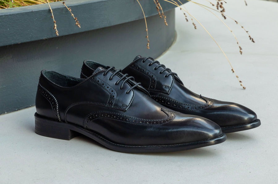 Burnished Leather Lace-Up Shoe Black
